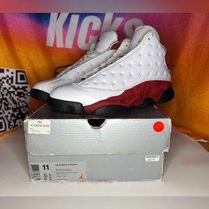 Jordan 13 Retro 2017 Chicago Size 11M Pre-loved